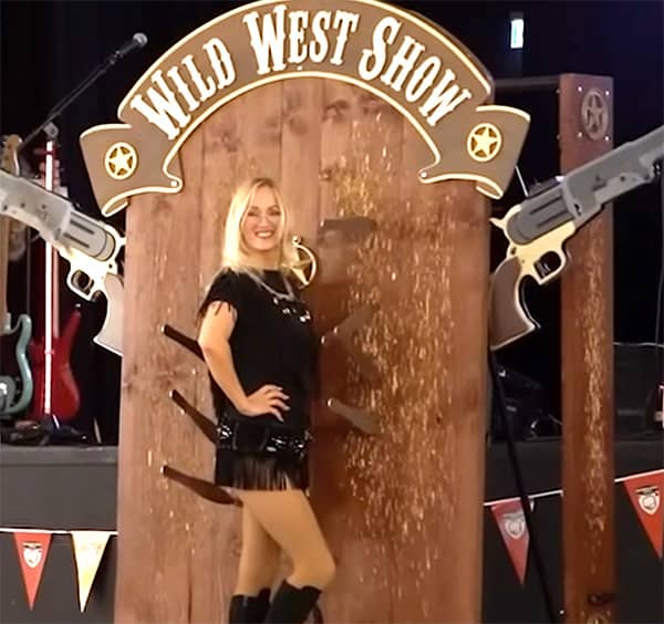 Wild-West-Trinity-Messerwurfshow 
