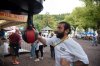 Carlo Jr versucht sich am Boxautomaten
