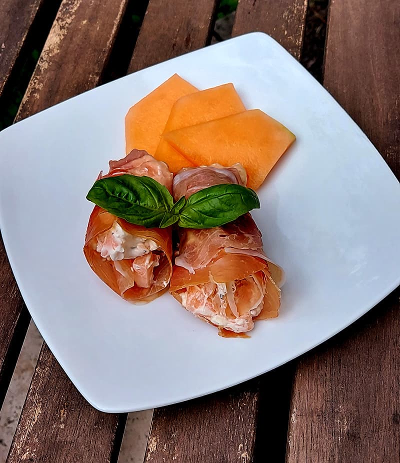 Involtini Prosciutto et melone-Schinkenröllchen gefüllt mit Melonen-Frischkäse