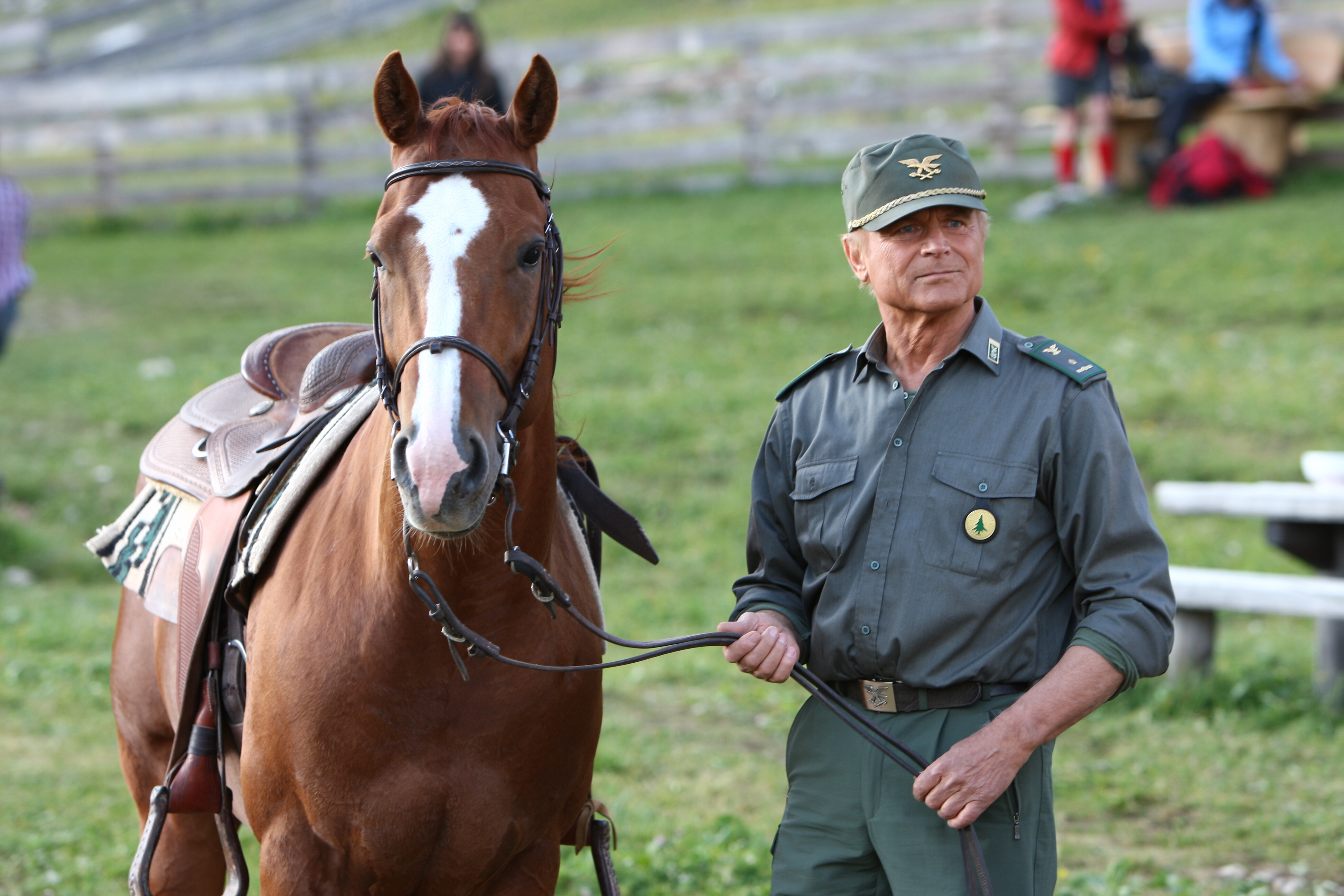 Terence Hill auf Joe Brown