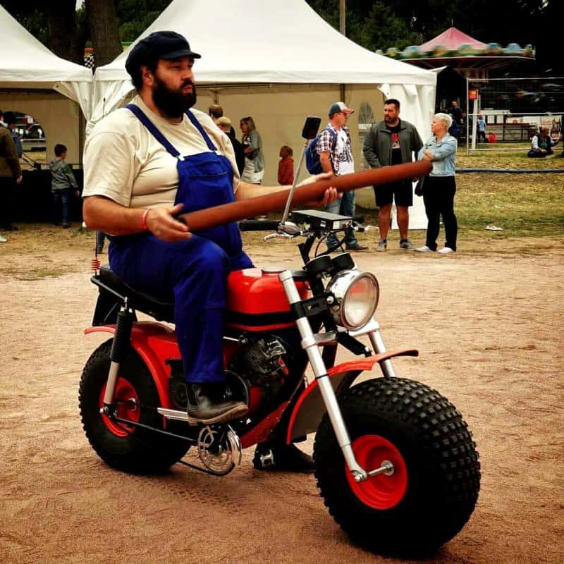 Bud Spencer Double mit Motorrad